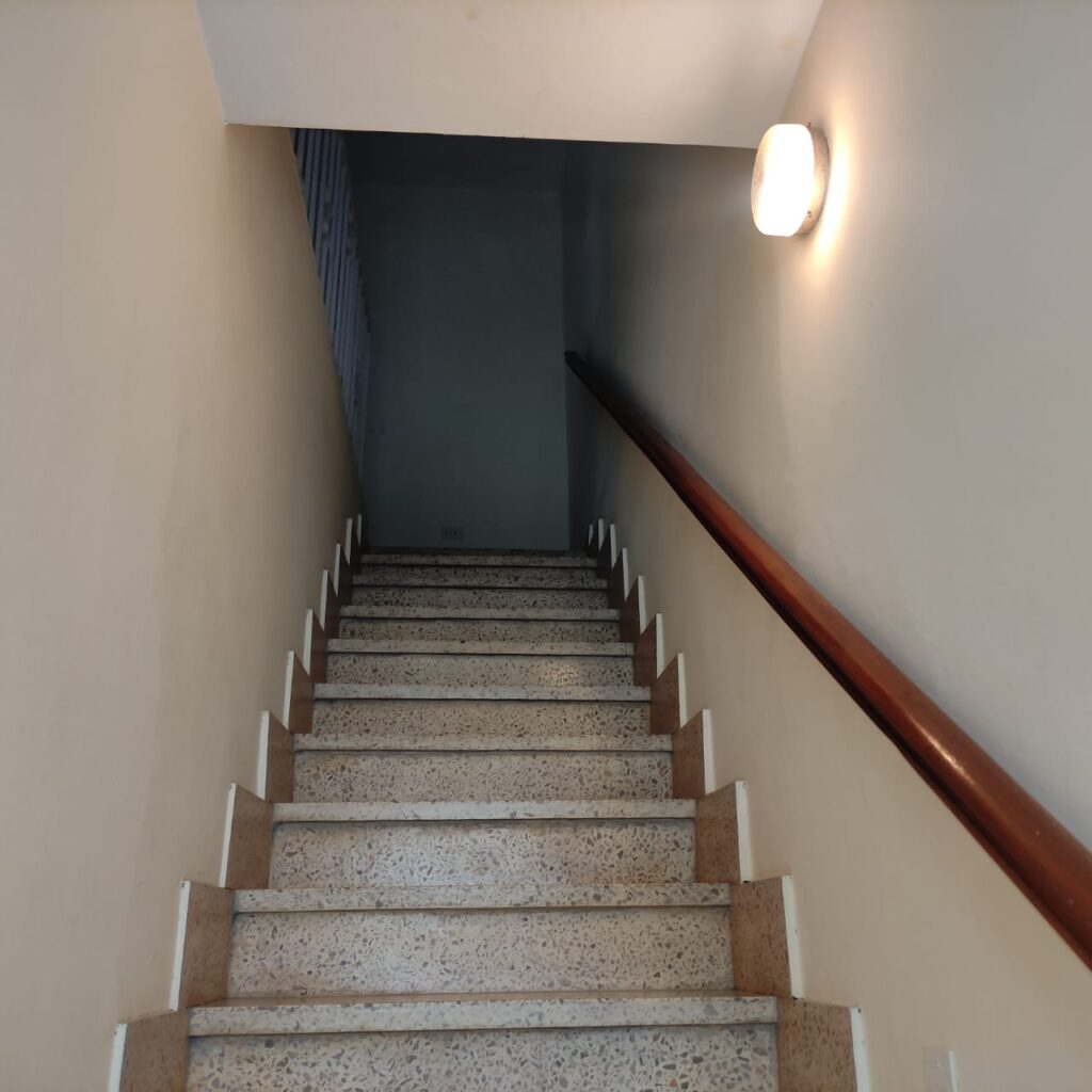 ESCALERA ACCESO