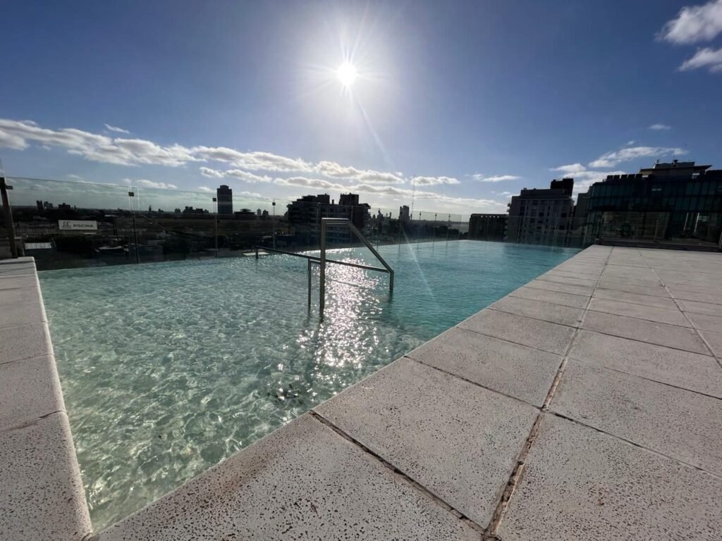 piscina infinita