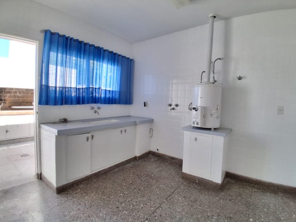 e024e989-c935-41b1-ae8d-68f4b2028575