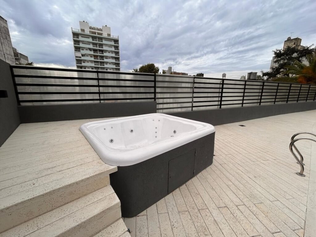 JACUZZI